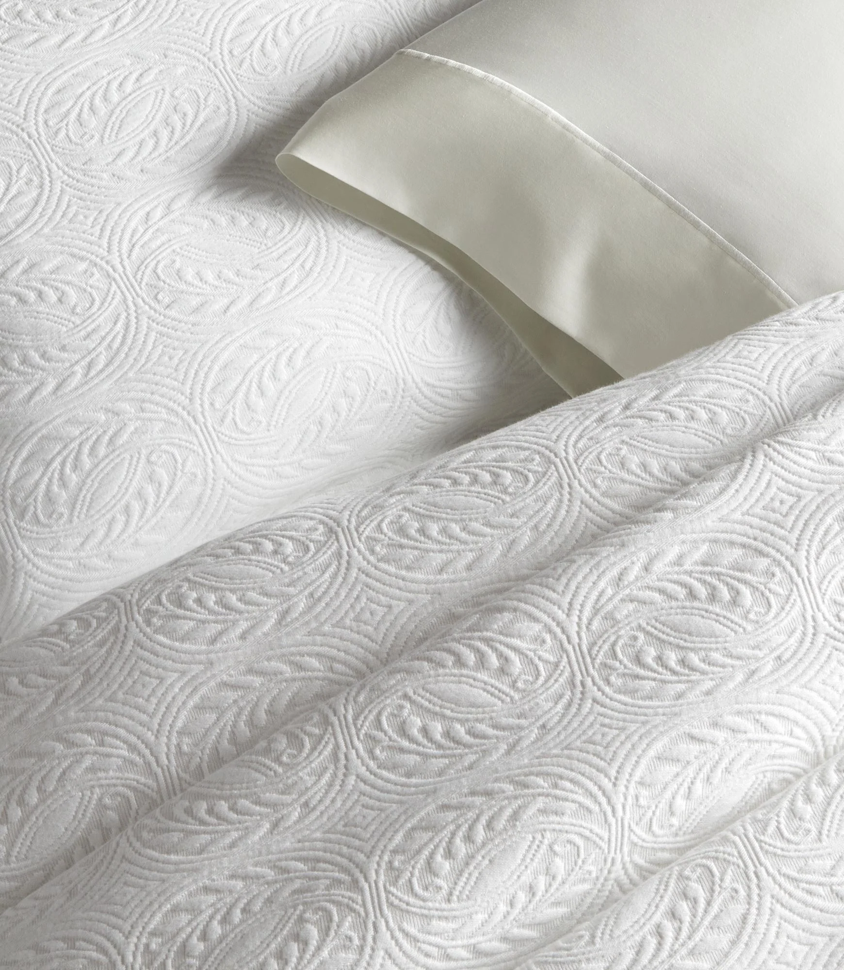 Vienna Matelassé Coverlet - Image 3