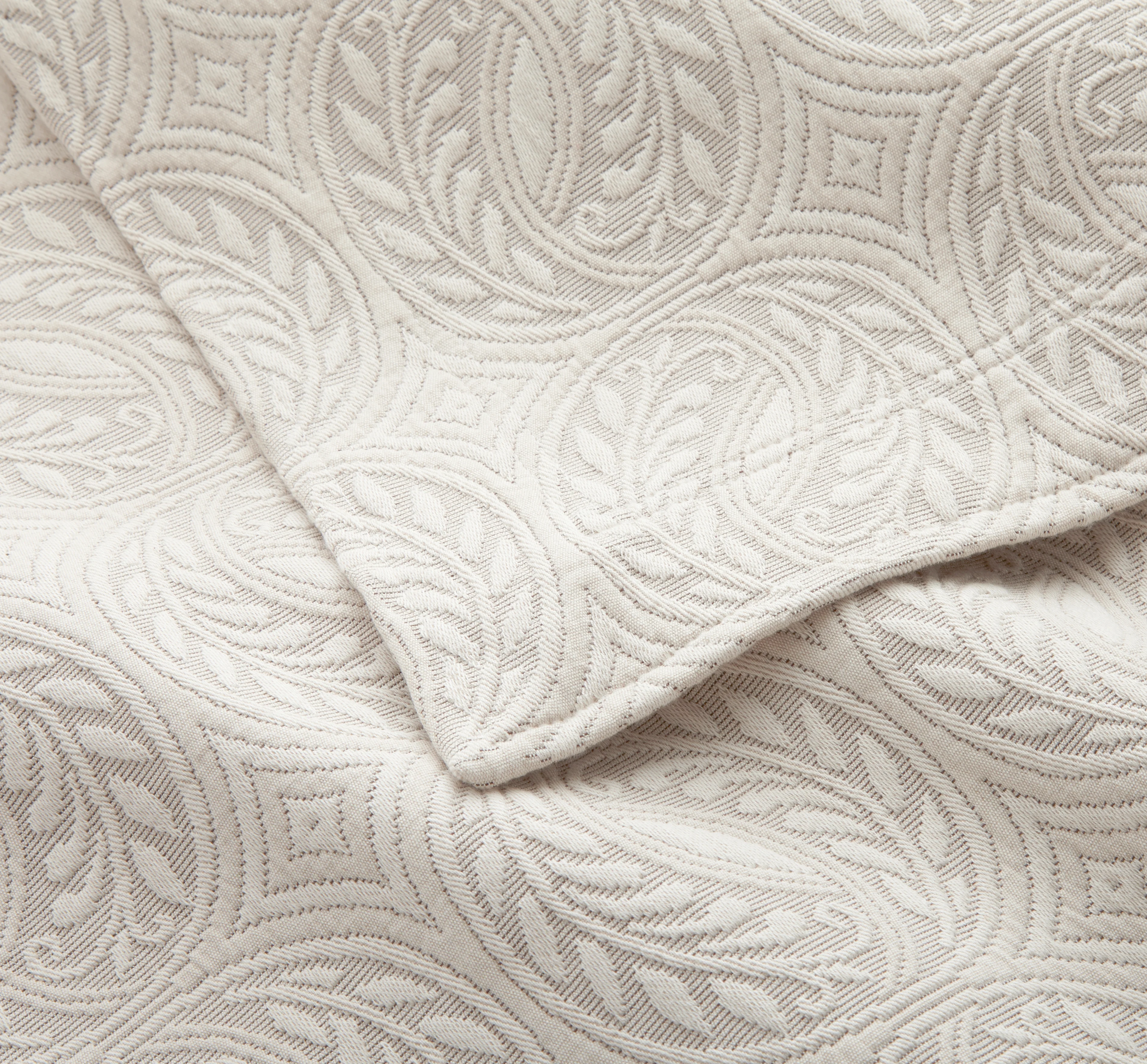 Vienna Matelassé Coverlet - Image 5